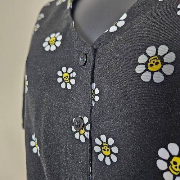 Hot Topic Daisy Skull Front Knot Top - Picture 5 of 8